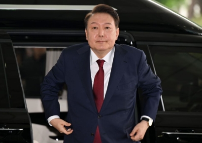 [속보]尹측 "특검 공개소환, 전국민 피로하게 해…정치적 수사·여론몰이"