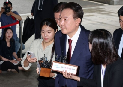 [속보] 내란특검 "더이상 조사 안 받으면 출석 거부 간주하고 결단할 듯"