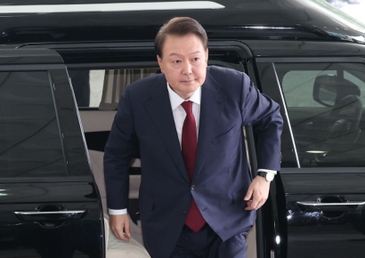 민주당 "법꾸라지 尹, 꼼수 출석…이제는 구속뿐" 맹공