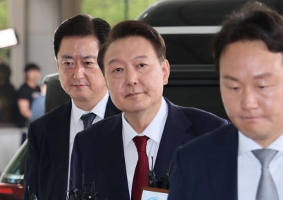 내란특검 "尹 거부로 '체포저지' 조사는 중단…호칭은 '대통령님'"