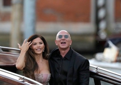 논란의 베이조스 결혼, 이탈리아에 막대한 경제 효과