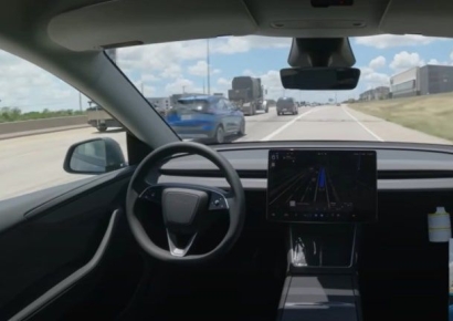 차가 스스로 공장에서 집까지…테슬라, 최초 무인 인도