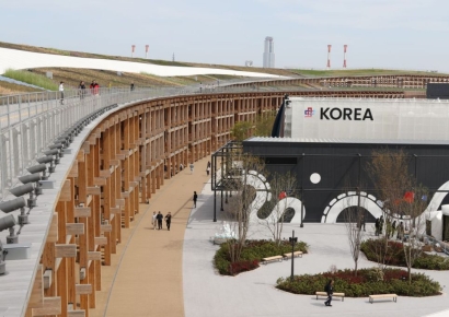 "도쿄디즈니랜드 방문객 2배"…오사카엑스포 관람객 최고 기록