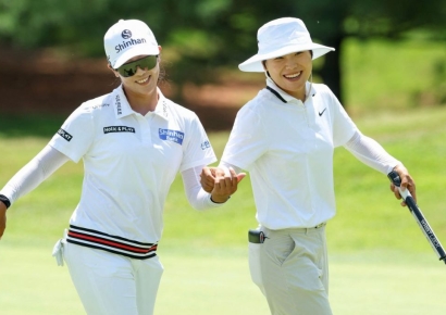 임진희와 이소미, 생애 첫 승 합작…연장 우승 버디