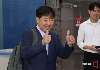 [포토] 구윤철 장관 후보자 양손 '엄지 척'