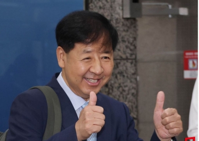 [포토] 구윤철 장관 후보자의 '엄지 척'