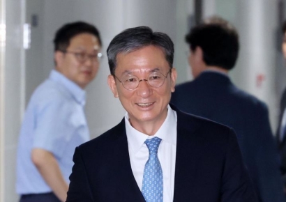 [포토] 의원실로 출근하는 정성호 법무부 장관 후보자