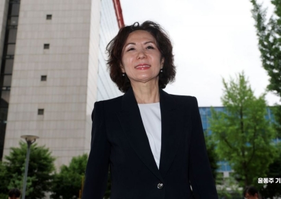 [포토] 출근하는 이진숙 사회부총리 후보자