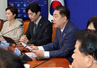 [포토] 김병기 "내란수괴 尹. 조사를 쇼핑하듯 하나…대가 치러야"