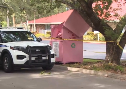 "손 잘못 넣었다간 큰일"…의류 수거함 옷 꺼내려던 美 여성 사망