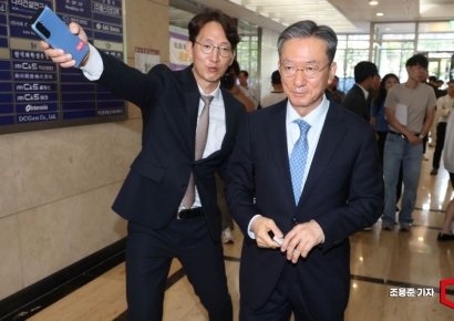 [포토] 출근하는 정성호 법무부 장관 후보자 