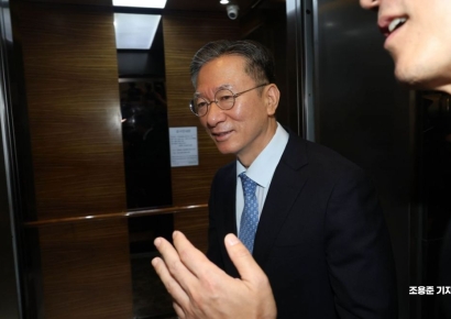 [포토] 정성호 법무부 장관 후보자 출근