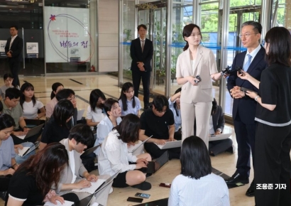 [포토] 정성호 후보자, 취재진 질문에 답