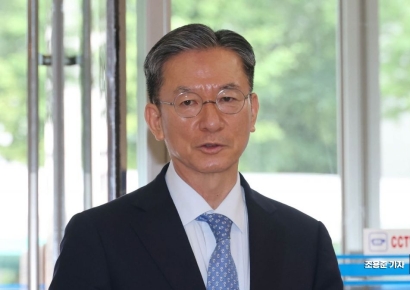 "호텔 투숙하는 것 아냐…배달앱도 요구할 건가" 서바이벌 어렵다는 尹에 정성호 일침 