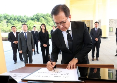 故채상병 묘역 먼저 찾은 특검…김건희 연루 '임성근 구명로비' 먼저 수사