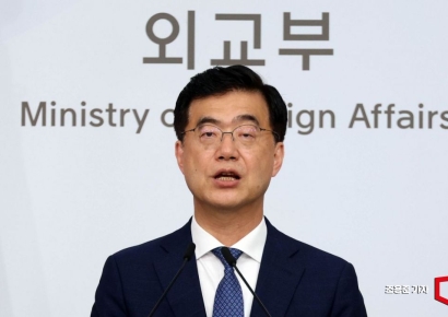 [포토] 주요 5강 대사 이임지시 관련 질문받는 이재웅 대변인 