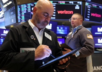 뉴욕증시, 최고치 돌파 후 '숨 고르기'…테슬라, 트럼프 경고에 7% 급락