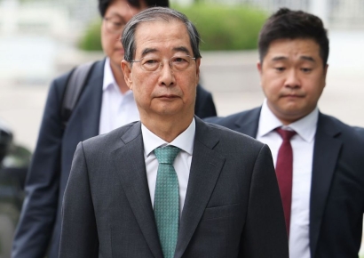 한덕수, 내란특검 조사 13시간 만에 귀가…계엄 국무회의 집중 수사