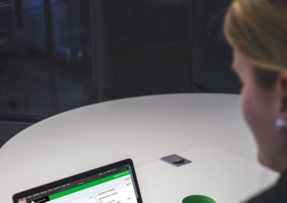 "AI, 인간보다 더 '아첨'한다"…판단 왜곡·의존성 키워[과학을읽다]