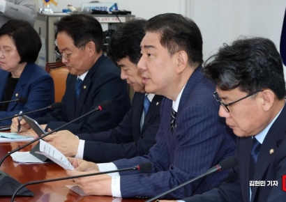 [포토] 김병기 "오늘 본회의서 상법 개정안과 김민석 인준안 처리"