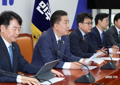 [포토] 與김병기 "이재명의 약속, 상법 개정안 처리...코스피 5000 첫발"