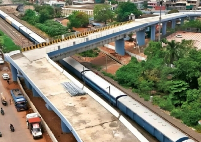 "90도 급커브, 살려면 무조건 정지"…28억 들였는데 조롱대상된 인도 도로