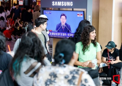 [포토] 타운홀 미팅 형식으로 기자회견 나선 이재명 대통령