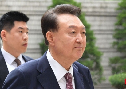 '재구속 기로' 尹 구속영장 심사 시작…'묵묵부답' 출석