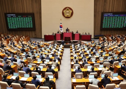 통과된 31.8兆 추경 집행에 속도...전국민 소비쿠폰 이달부터 푼다 