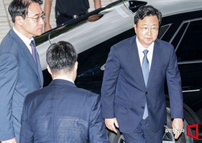 [포토] 서울중앙지검 도착한 정진우 신임 서울중앙지검장