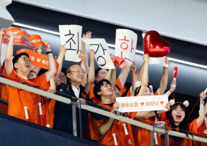 김승연 한화 회장, 이글스 김경문 감독 KBO통산 1000승 축하