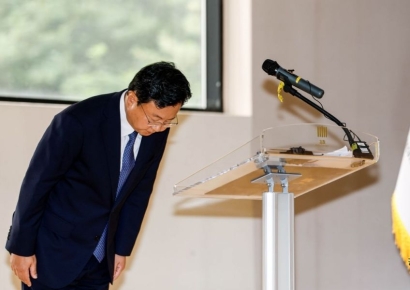 [포토] 인사하는 정진우 서울중앙지검장