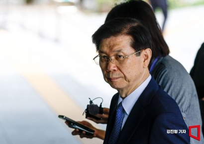 [포토] 내란 특검 사무실 들어서는 박종준 전 경호처장