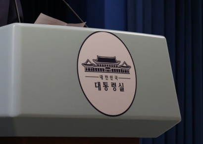 '계엄 옹호' 강준욱 비서관 논란 일파만파, 대통령실 '촉각' 