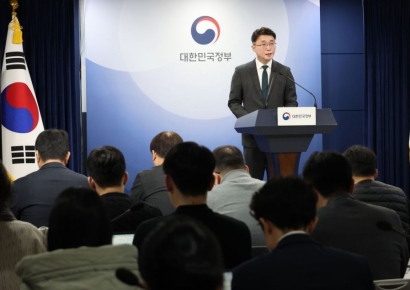 정부 "'해킹사고' SKT, 위약금 면제해야…불응시 시정명령·등록취소 검토"