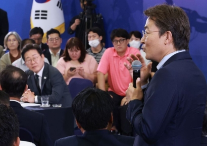 "이분이 그분, 대출규제 잘 하셨다"…李대통령에 공개칭찬 받은 금융위 사무처장