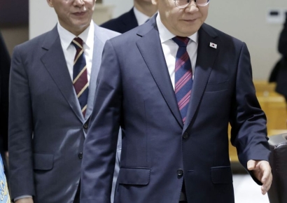 주말 긴급 국무회의 주재한 李대통령 "추경 최대한 신속 집행하게 해달라"