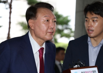 [속보]내란특검 "尹 조사량 많아…오늘 다 못하면 추가 소환 가능성"