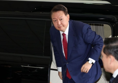 내란 특검 "尹 구속영장 변호인단이 유출… 유출 경위 확인"