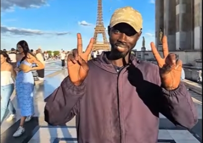 "어머님, 봉다리 드릴게"…'한국말 장인' 에펠탑 흑인 청년에 지갑 열리네