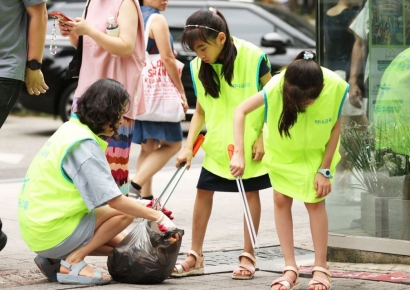 하나금융, '행복상자 전달 및 행복한 줍깅' 임직원 봉사활동 실시