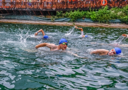 800명 철인 선수 푹 빠졌다…2025 롯데 아쿠아슬론 성료