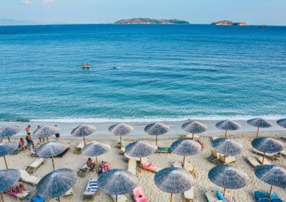 佛 '공공장소 흡연 금지' 조치에 반발하는 해안 소도시들…이유는?