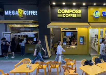 "입주민께 죄송"…'알바생 고소' 카페 점주, 사과문에 비판 여론