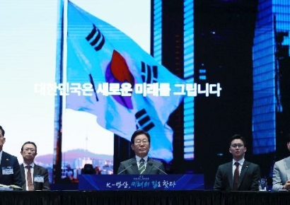 방산기업 만난 李대통령 "제품 경쟁력 강화·산업 생태계 구축…정부가 돕겠다"