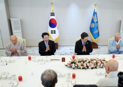 李대통령 "우리사회 지나친 분열·대립…종교계 역할 중요"