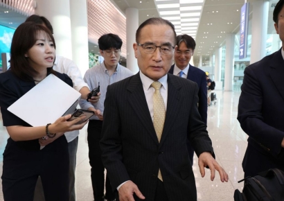 訪美 마친 위성락 "방위비 1.5조 내고 있어…직간접 지원금도 많아"