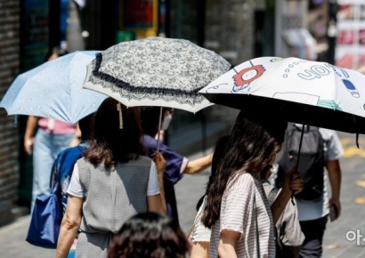 손선풍기도 선글라스도 아니다…체감온도 10도 뚝, 생존 필수품된 '이것'