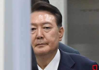 "10여명이 사지 끌어내려…尹이 '제발 좀 놔달라' 부탁" 