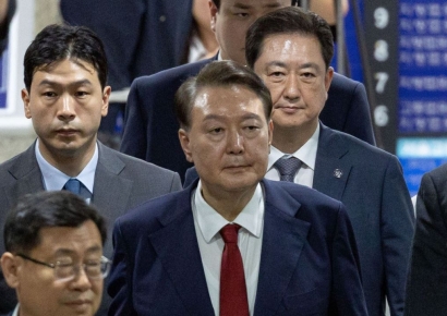 특검, 尹 조기 구속기소…"헌법상 계엄 사전 통제장치 무력화"